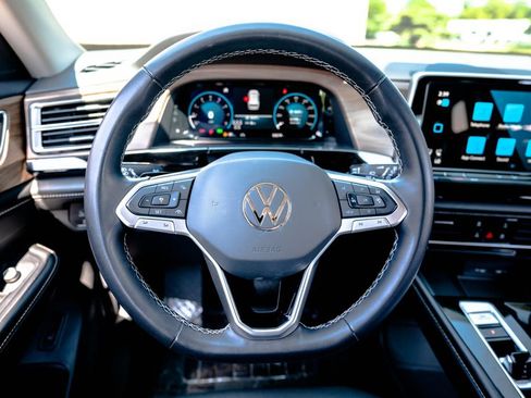 Used 2024 Volkswagen Atlas SE AWD/4WD image 15