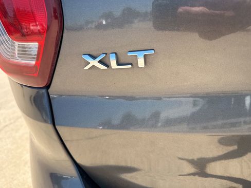 Used 2017 Ford Explorer XLT w/ Equipment Group 202A FWD image 9