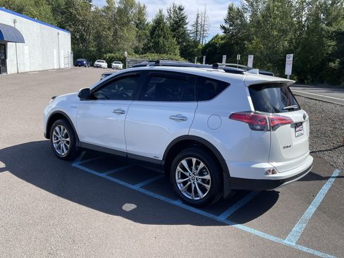 Used 2018 Toyota RAV4 Limited w/ Advanced Technology Package AWD/4WD image 3