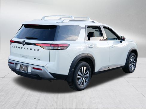 Used 2024 Nissan Pathfinder SL w/ Black Appearance Package image 7