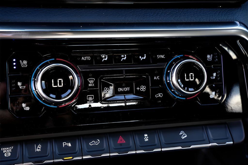 Used 2025 GMC Sierra 2500 Denali w/ Denali Reserve Package AWD/4WD image 15