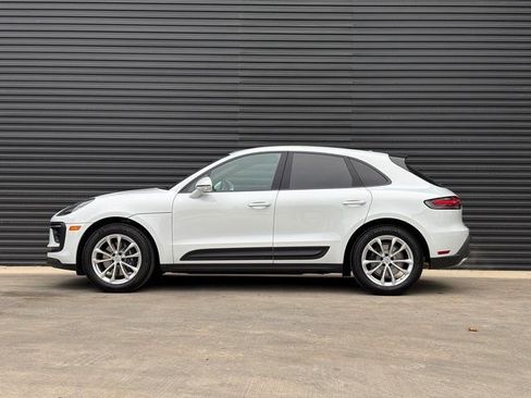 Certified 2025 Porsche Macan image 2