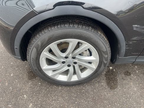 Certified 2019 Land Rover Discovery HSE image 9