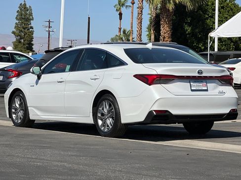 Used 2019 Toyota Avalon XLE w/ Moonroof Package FWD image 5