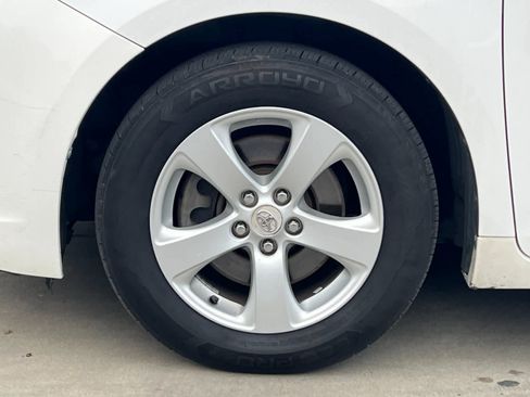 Used 2012 Toyota Sienna LE image 27