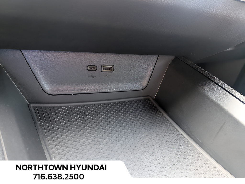 Used 2025 Chevrolet Equinox LT w/ Safety and Technology Package AWD/4WD image 17