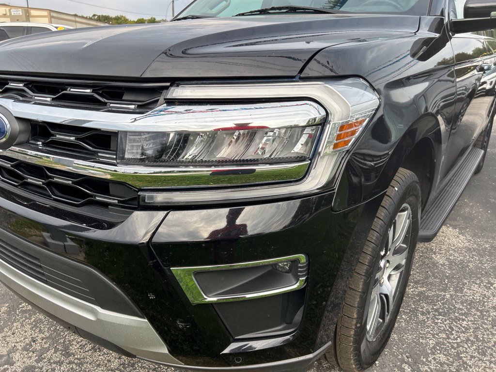 Used 2024 Ford Expedition Max Limited AWD/4WD image 6