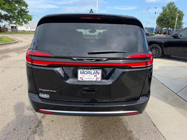 New 2027 Chrysler Pacifica Select FWD image 5