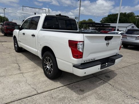 Used 2022 Nissan Titan SV RWD image 7