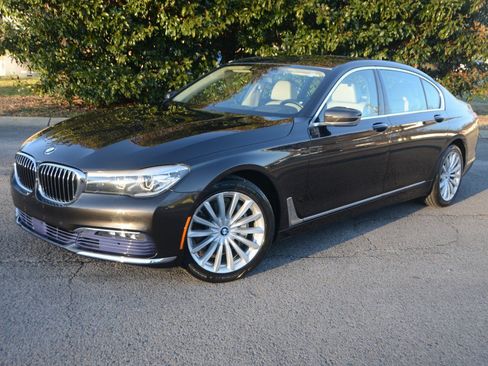 Used 2016 BMW 740i RWD image 3