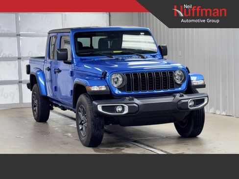 Used 2024 Jeep Gladiator Sport image 1