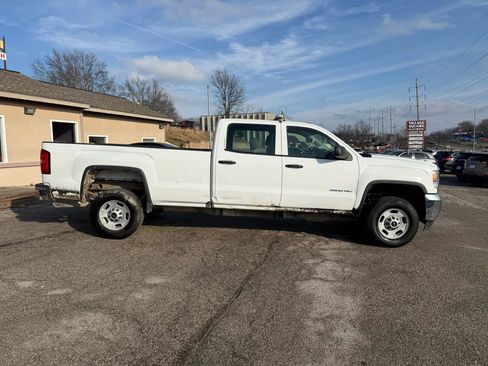 Used 2017 GMC Sierra 2500 2WD Crew Cab image 2