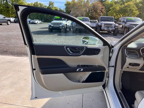 Used 2020 Lincoln Continental AWD w/ Premium Package image 20