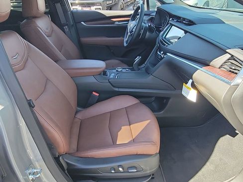 Used 2025 Cadillac XT5 Sportv image 28