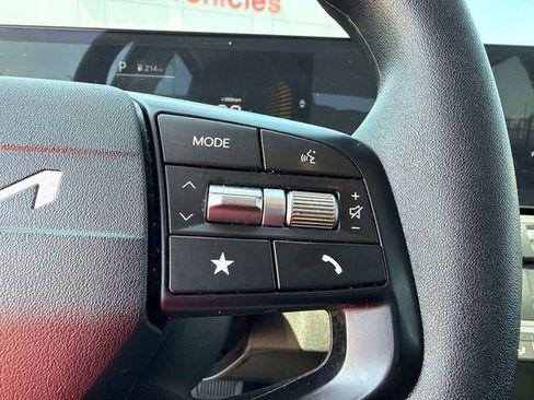 Used 2025 Kia K4 LXS image 30