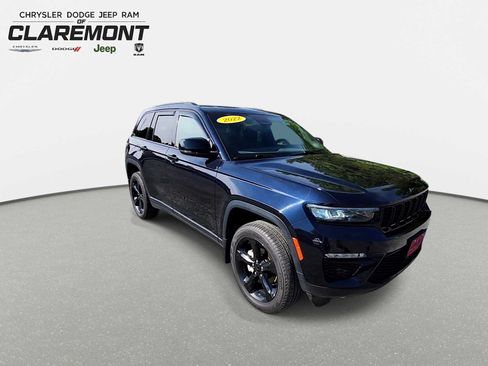 Used 2024 Jeep Grand Cherokee Limited w/ Black Appearance Package AWD/4WD image 2