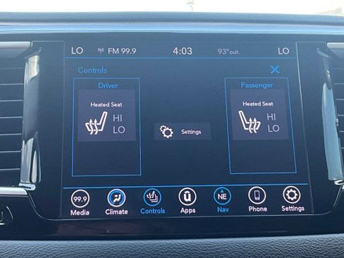 Used 2018 Chrysler Pacifica Touring-L FWD image 17