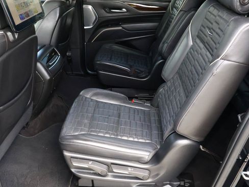 Used 2023 Cadillac Escalade ESV Sport Platinum AWD/4WD image 29