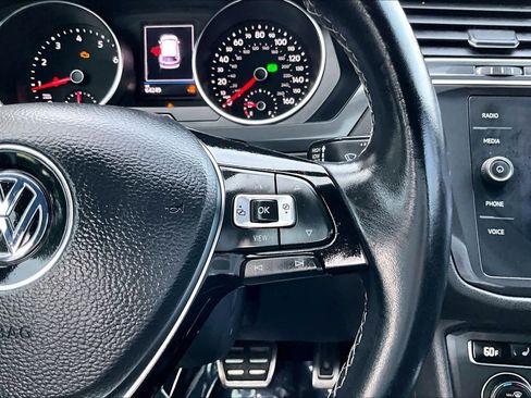 Used 2021 Volkswagen Tiguan SE R-Line image 24