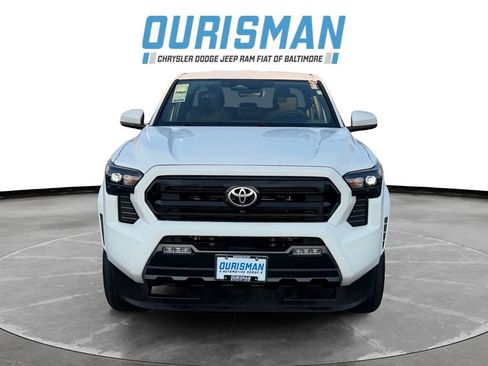 Used 2025 Toyota Tacoma Limited image 8