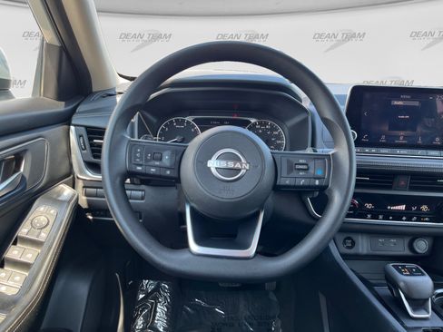 Used 2024 Nissan Rogue SV AWD/4WD image 14