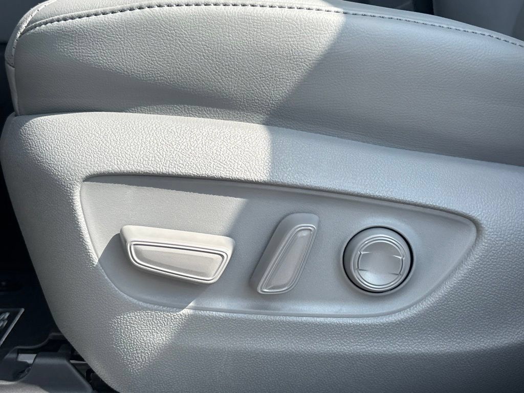 New 2026 Toyota Highlander Platinum AWD/4WD image 10