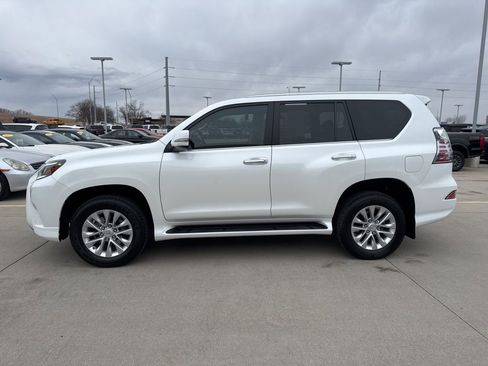 Used 2022 Lexus GX 460 Premium w/ Premium Package image 29