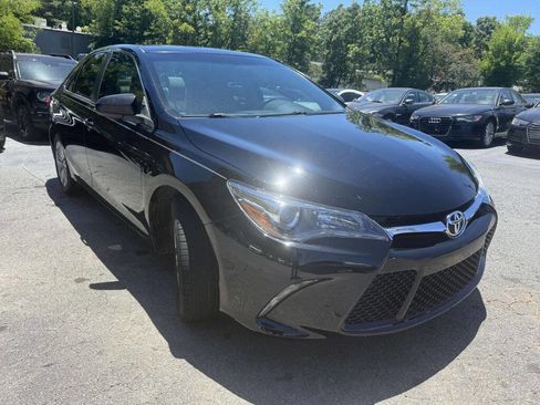 Used 2015 Toyota Camry SE FWD image 3