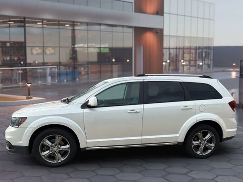 Used 2017 Dodge Journey Crossroad w/ Popular Equipment Group FWD image 3