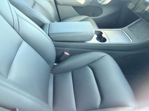 Used 2024 Tesla Model Y Long Range AWD/4WD image 9