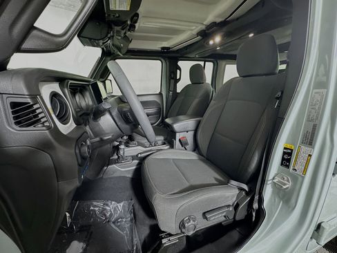 Used 2024 Jeep Wrangler Sport S image 12