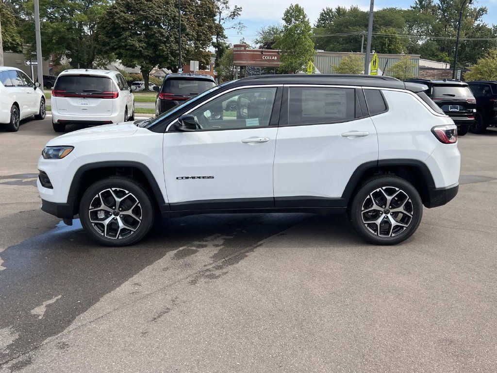 Used 2026 Jeep Compass Limited w/ Sun, Sound & Navigation Group AWD/4WD image 2