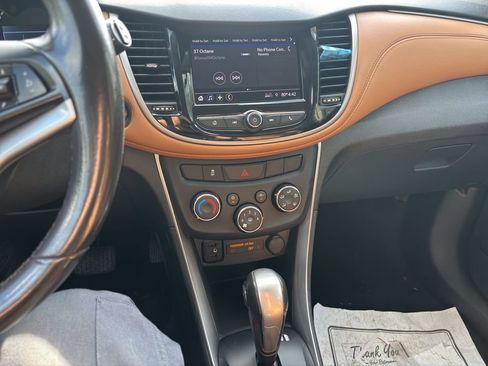 Used 2020 Chevrolet Trax LT w/ LT Convenience Package AWD/4WD image 26