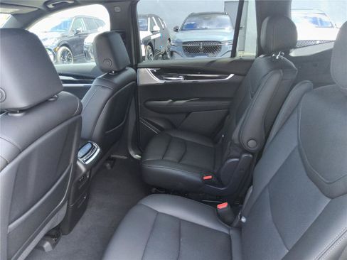 Used 2023 Cadillac XT6 Premium Luxury w/ Technology Package FWD image 22
