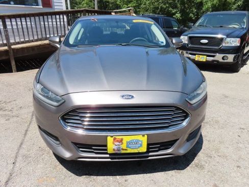 Used 2014 Ford Fusion SE FWD image 3
