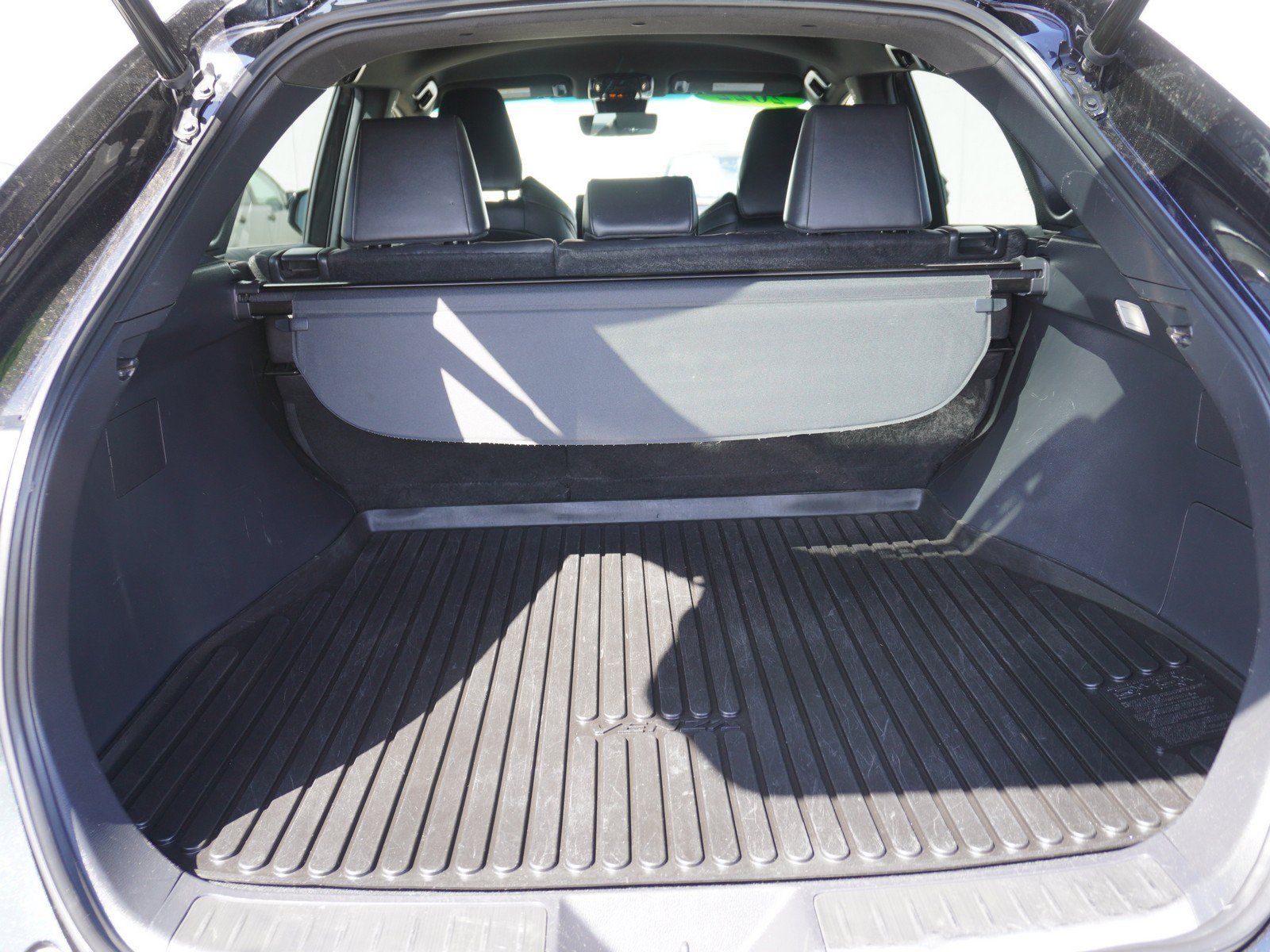 Used 2022 Toyota Venza XLE AWD/4WD image 11