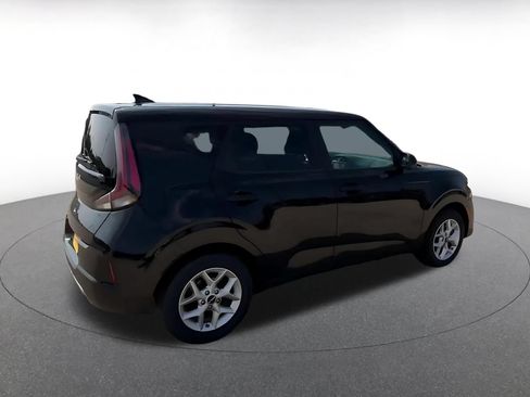 Used 2025 Kia Soul LX w/ LX Technology Package FWD image 15