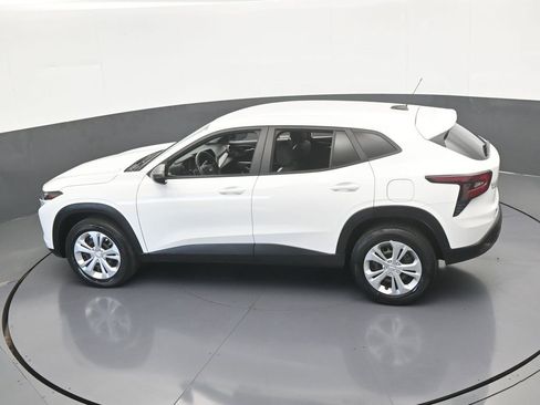 Used 2024 Chevrolet Trax LS w/ Driver Confidence Package image 44