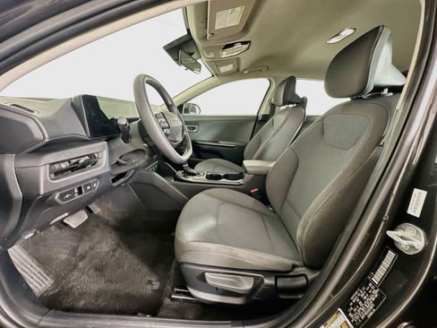 Used 2025 Kia K4 FWD image 13