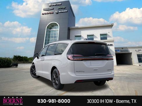 New 2026 Chrysler Pacifica Limited w/ S Appearance Package FWD image 3