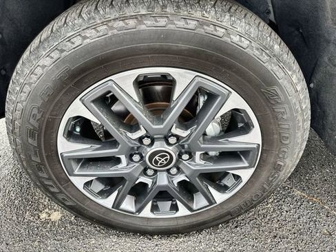 Used 2024 Toyota Tundra Limited AWD/4WD image 19
