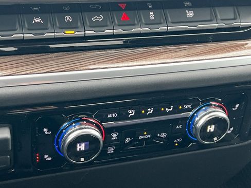 New 2026 GMC Sierra 1500 Elevation image 17