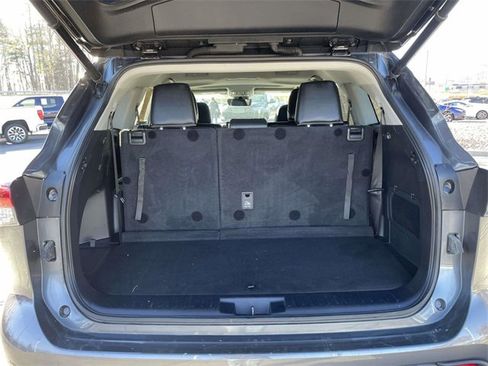 Used 2023 Toyota Highlander XLE image 13