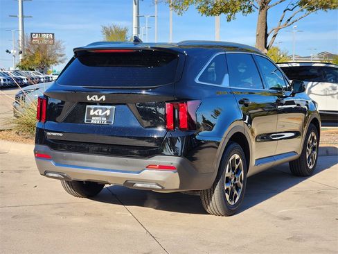 New 2026 Kia Sorento S image 4
