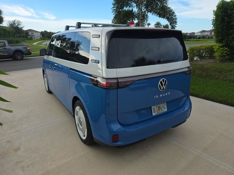 Used 2025 Volkswagen ID. Buzz 1st Edition RWD image 18