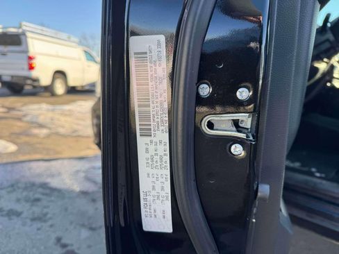 Used 2018 RAM 1500 Express w/ Black Ram 1500 Express Group image 10