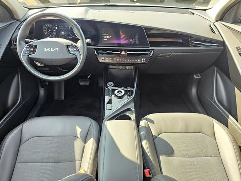 Certified 2024 Kia Niro Wind w/ Wind Preserve Package FWD image 9