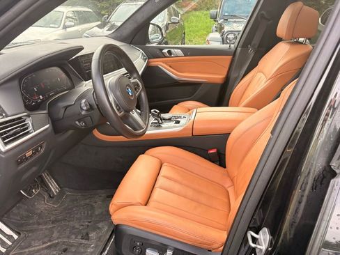Used 2022 BMW X7 xDrive40i w/ M Sport Package AWD/4WD image 2