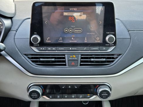 Used 2020 Nissan Altima 2.5 SV image 10