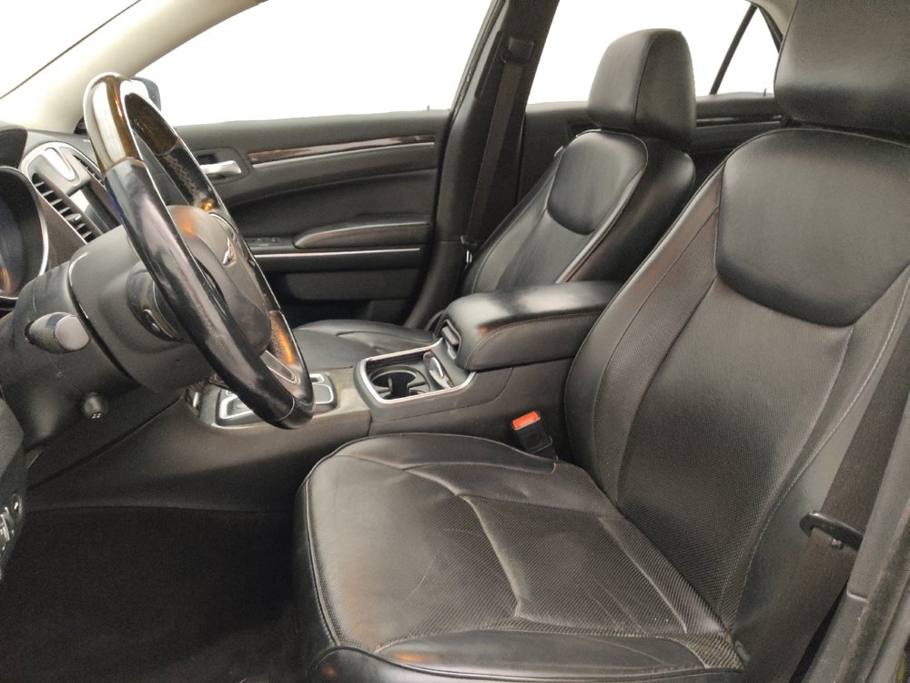 Used 2017 Chrysler 300 C RWD image 17